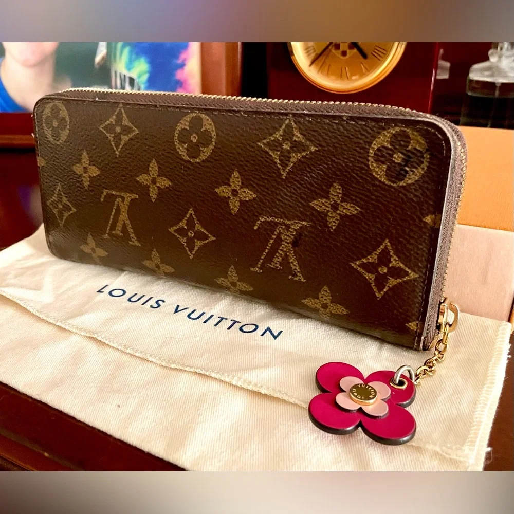 Louis Vuitton Clemence wallet blooming flowers Fuchsia 
EXCELLENT CONDITION - Picture 13 of 16